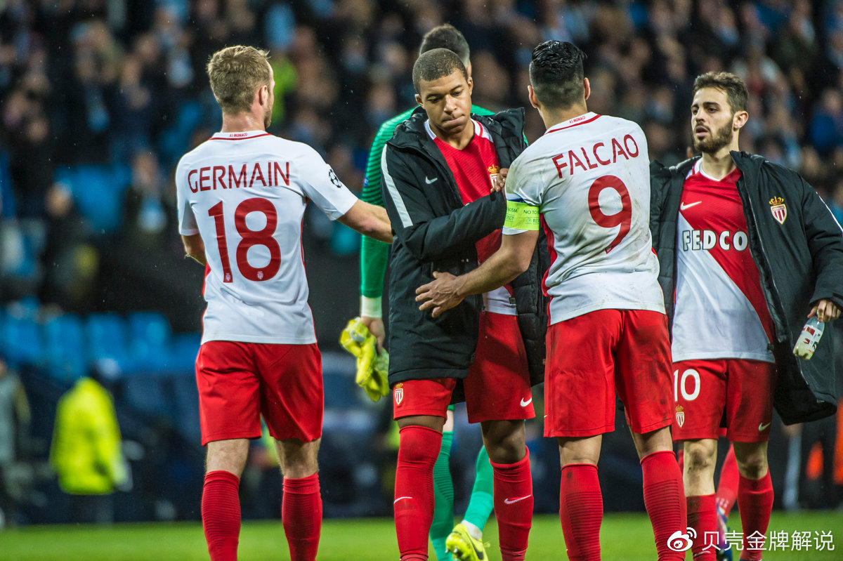 勒沃库森租借签下巴黎后卫穆杰莱